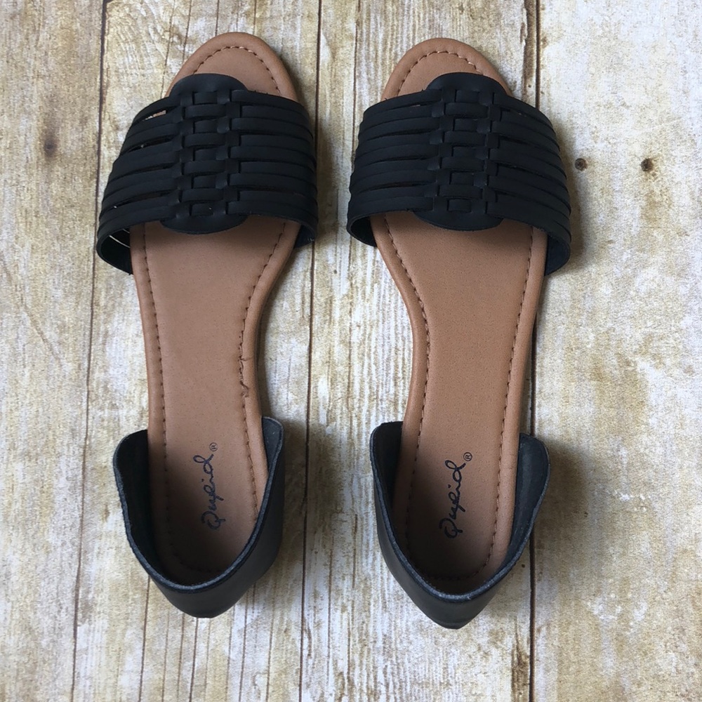 Qupid Black Flat Sandal
